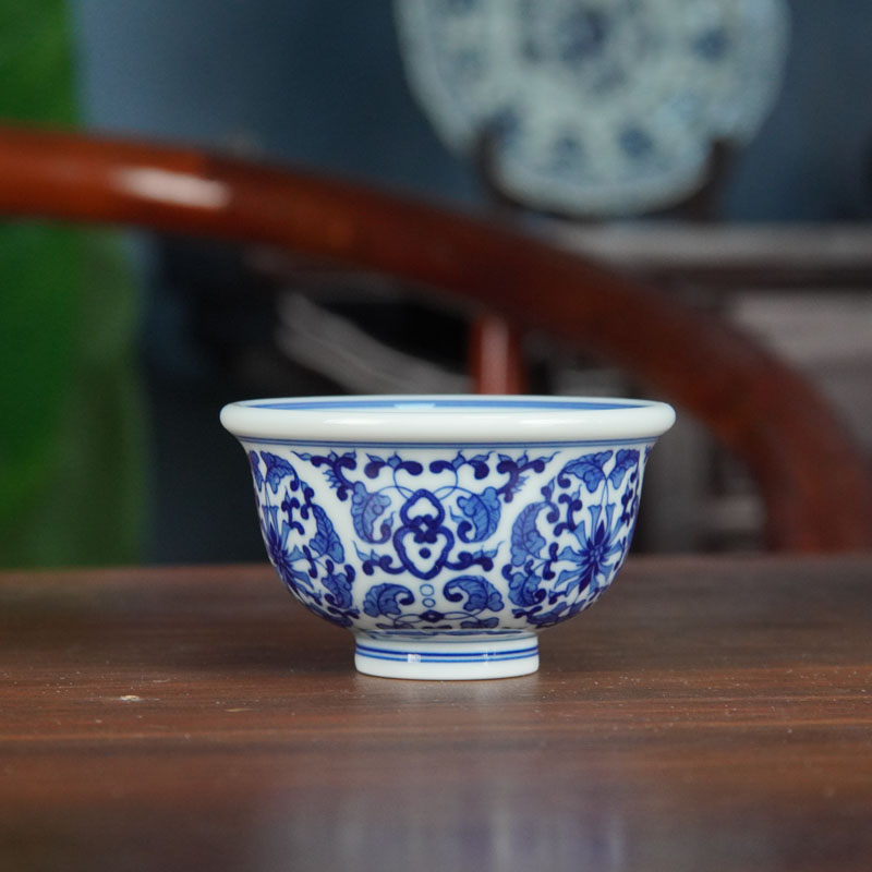 景德镇青花缠枝小压手杯