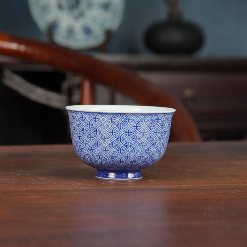景德镇青花铜钱纹杯