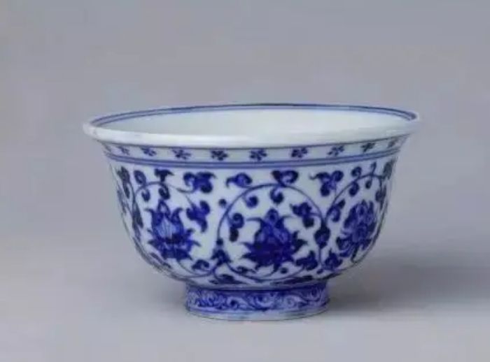 明永乐青花压手杯