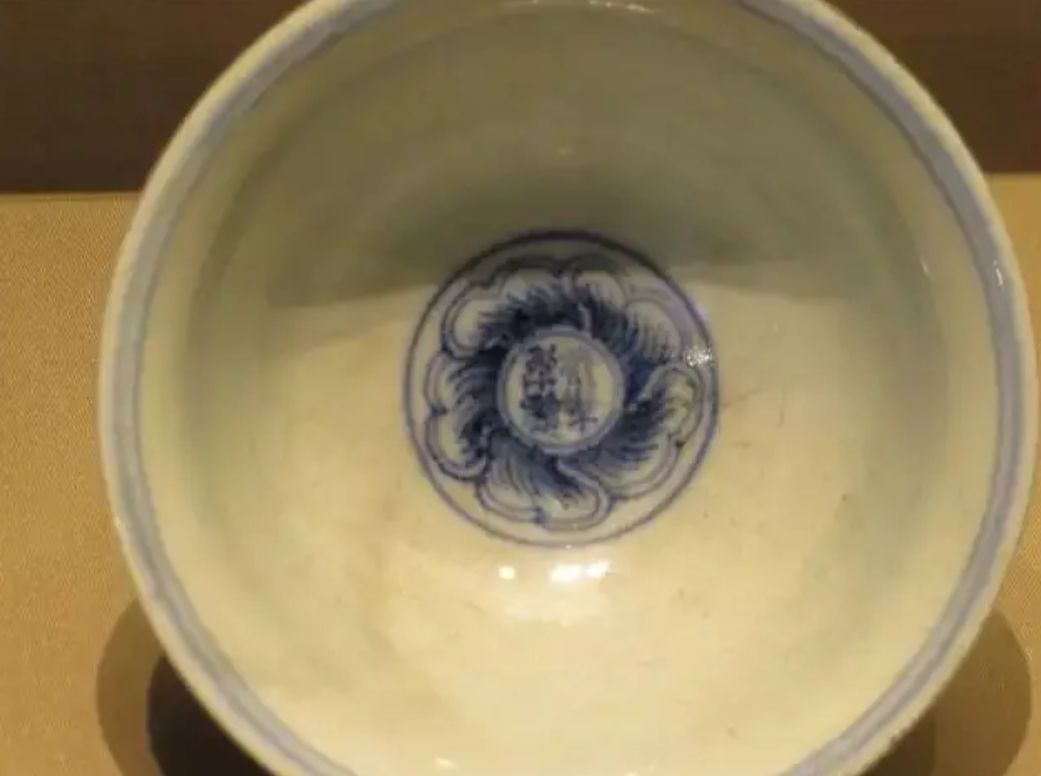 明永乐青花压手杯