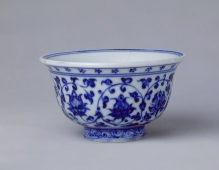 明永乐青花压手杯(狮球心)